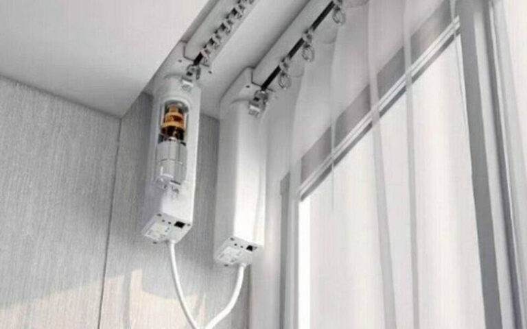 راهنمای شستشو و نگهداری پرده‌های برقی وای‌فای‌دار بدون آسیب به موتور و ریل